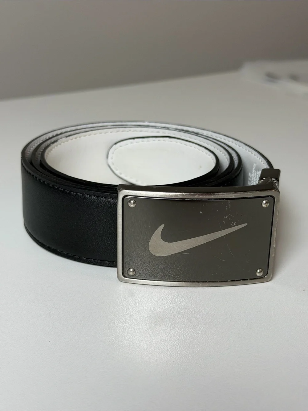 Nike Black and White 34W Leather Belt with Swoosh Buckle Performance Golf